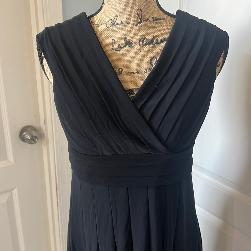 Jones New York Black Pleated V‑Neck Evening Dress
